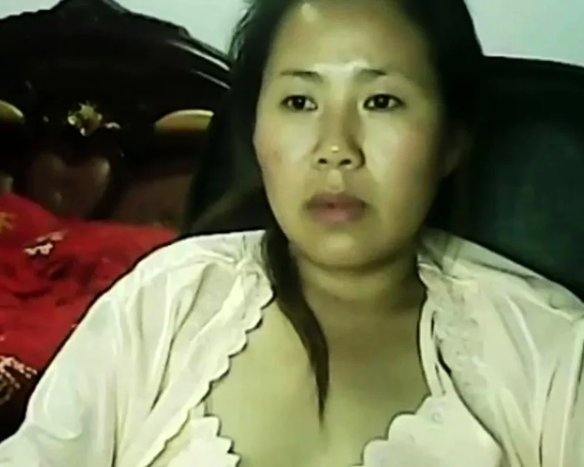 Wetting pussy of lonely Chinese MILF