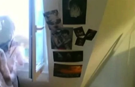 prise devant la fenetre