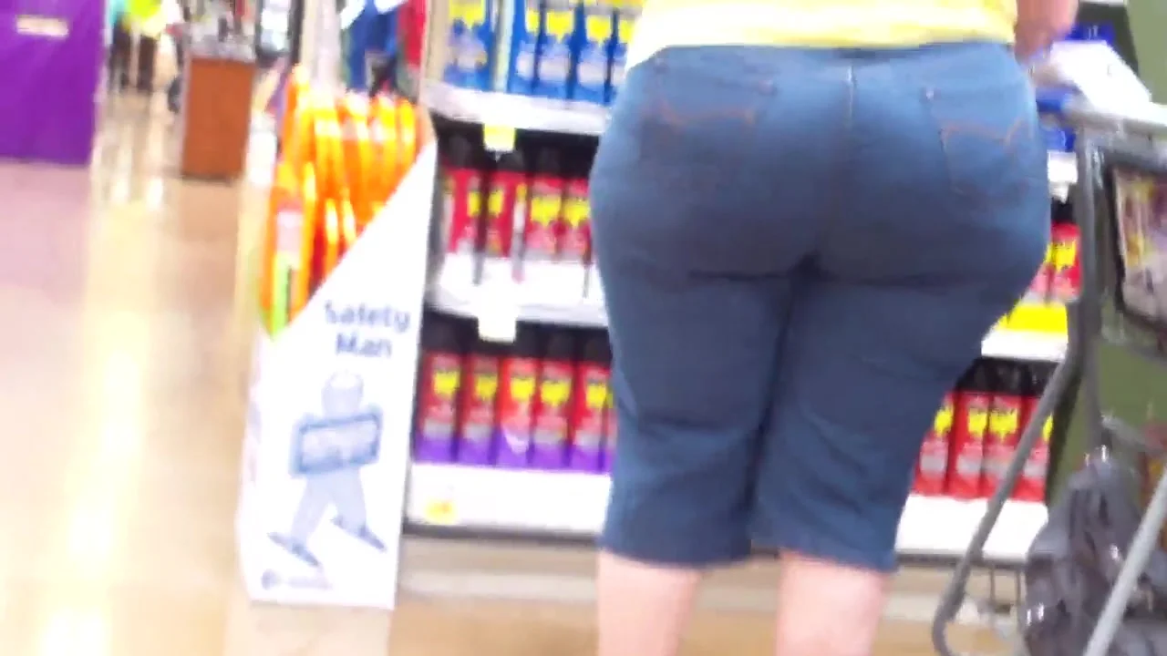 Amazon Wide Hips Bends Over For The Stalker
