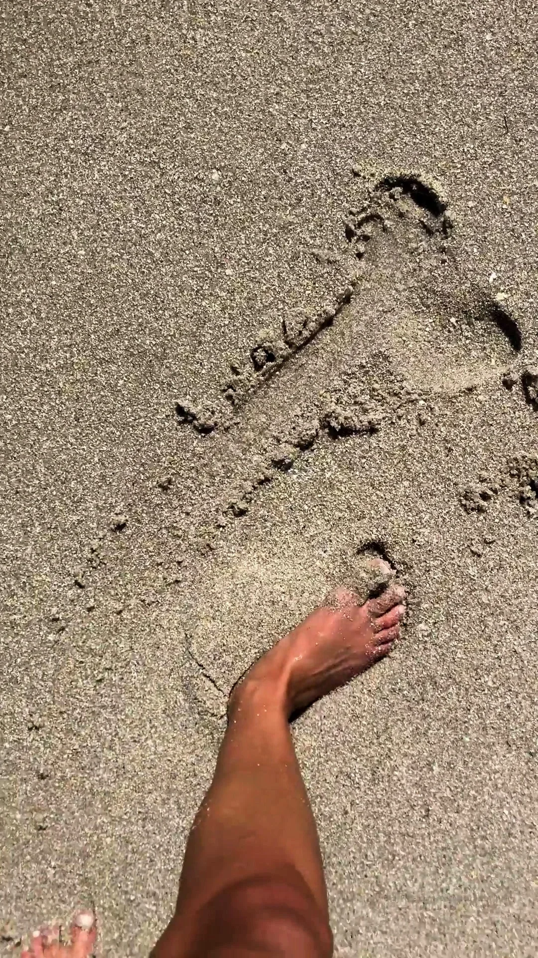 Amateur Foot Fetish Girlfriend Sucks and gives a Footjob