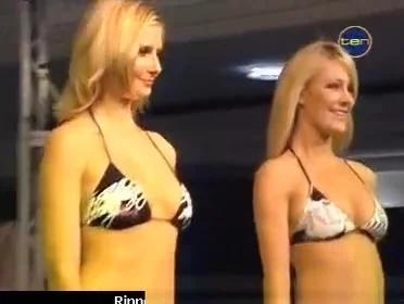 Jennifer Hawkins Loses Dress