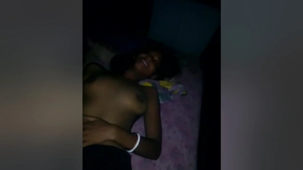 Today Exclusive-desi Bhabhi Boobs And Pussy Video Record By Hubby
