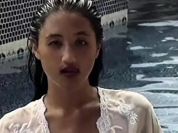Sensual Satomi exposes the wonderful contours of her body in the pool