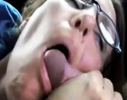 Mature girl blowjob and facial in car
