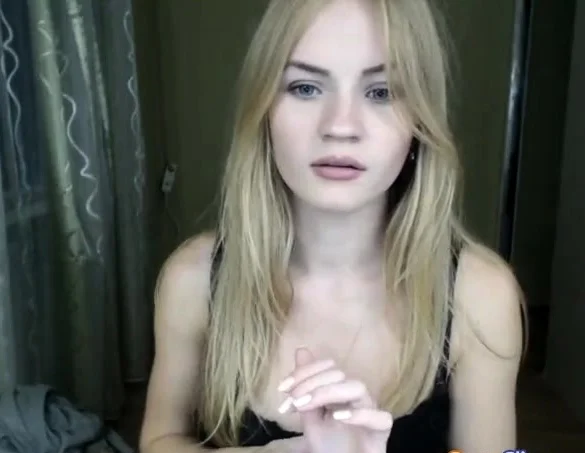 Amateur Webcam Cute Teen Plays Solo