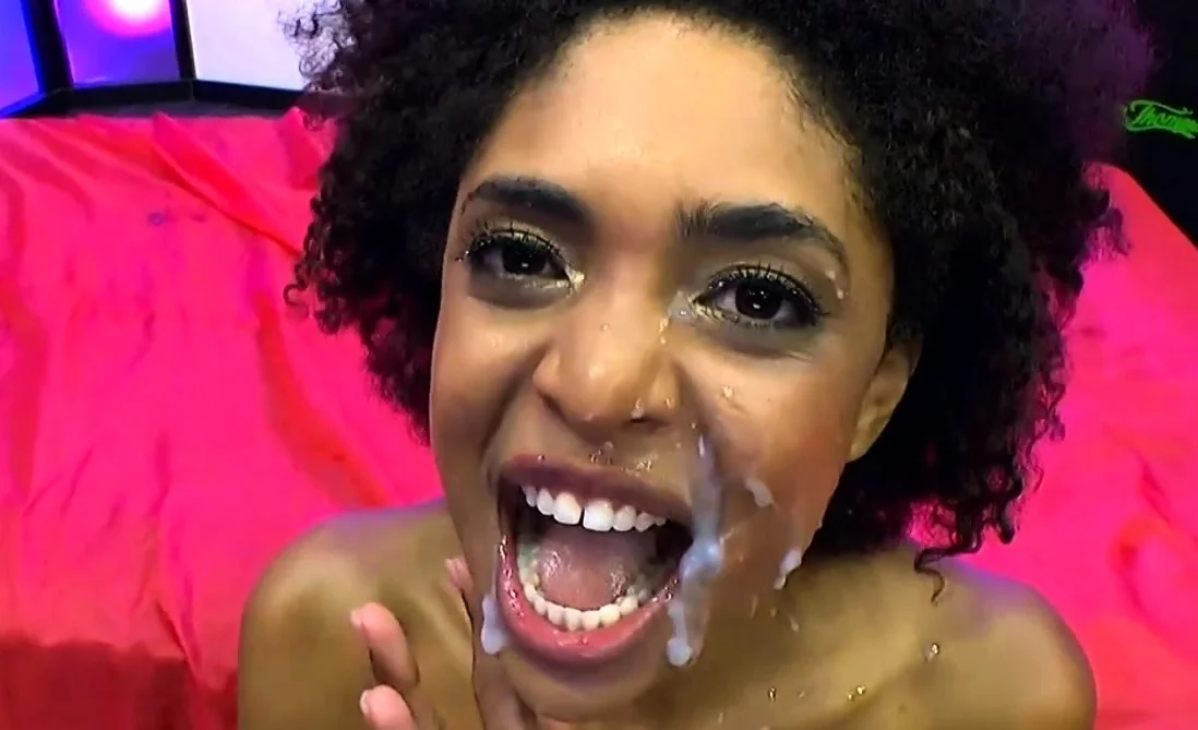 Extreme banging with cums facials on luna corazon