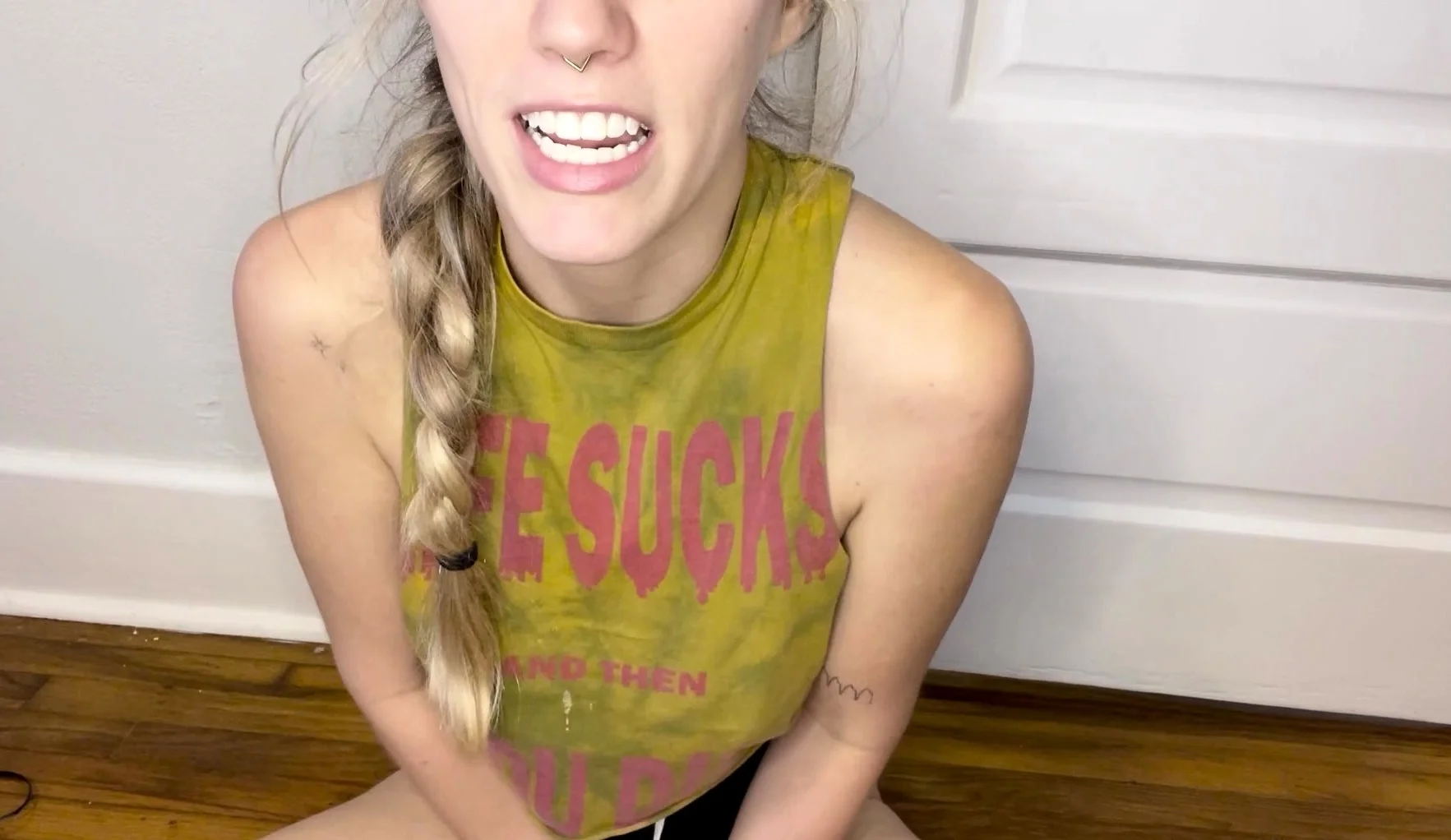Amateur Blonde Teen Plays Solo with Toy Webcam Porn