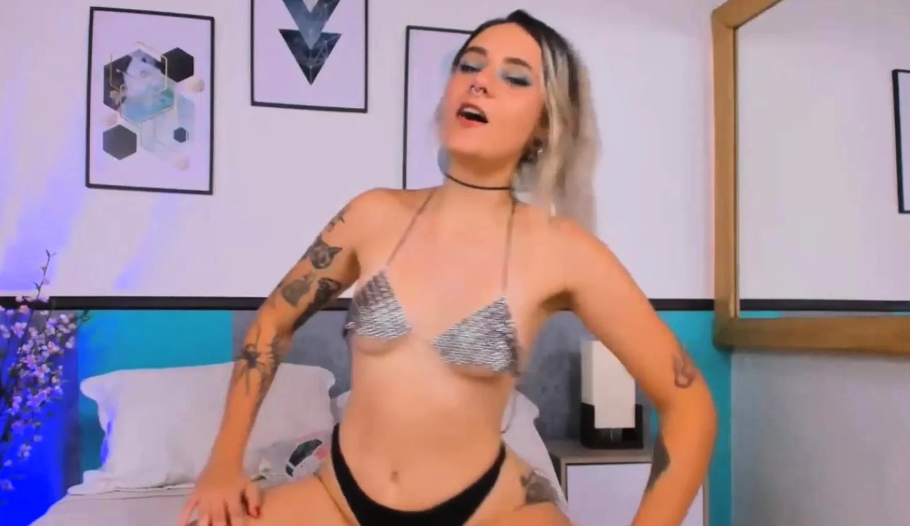 Cutie Fucks Her Pussy So Good
