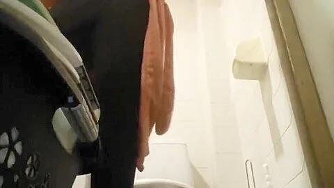 HC mature pissing with an anal plug