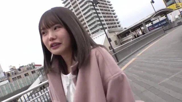 キュートな童顔ミニスカ美女が新居に感動してはしゃぎまくりパンチラしまくりで萌え～