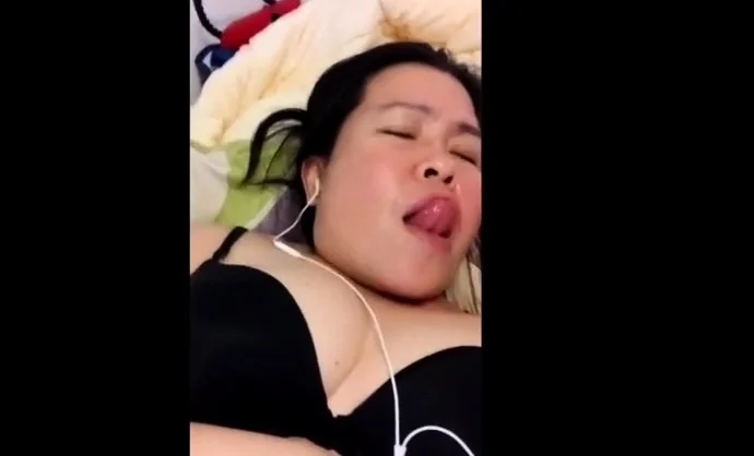 Naughty milf philippino helper orgasm