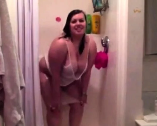 Sexy BBW Stripping in the shower - CassianoBR