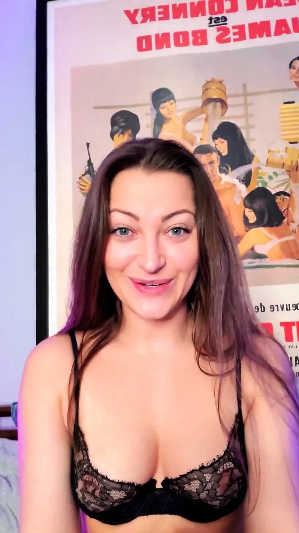 Amateur brunette ariana marie solo toying