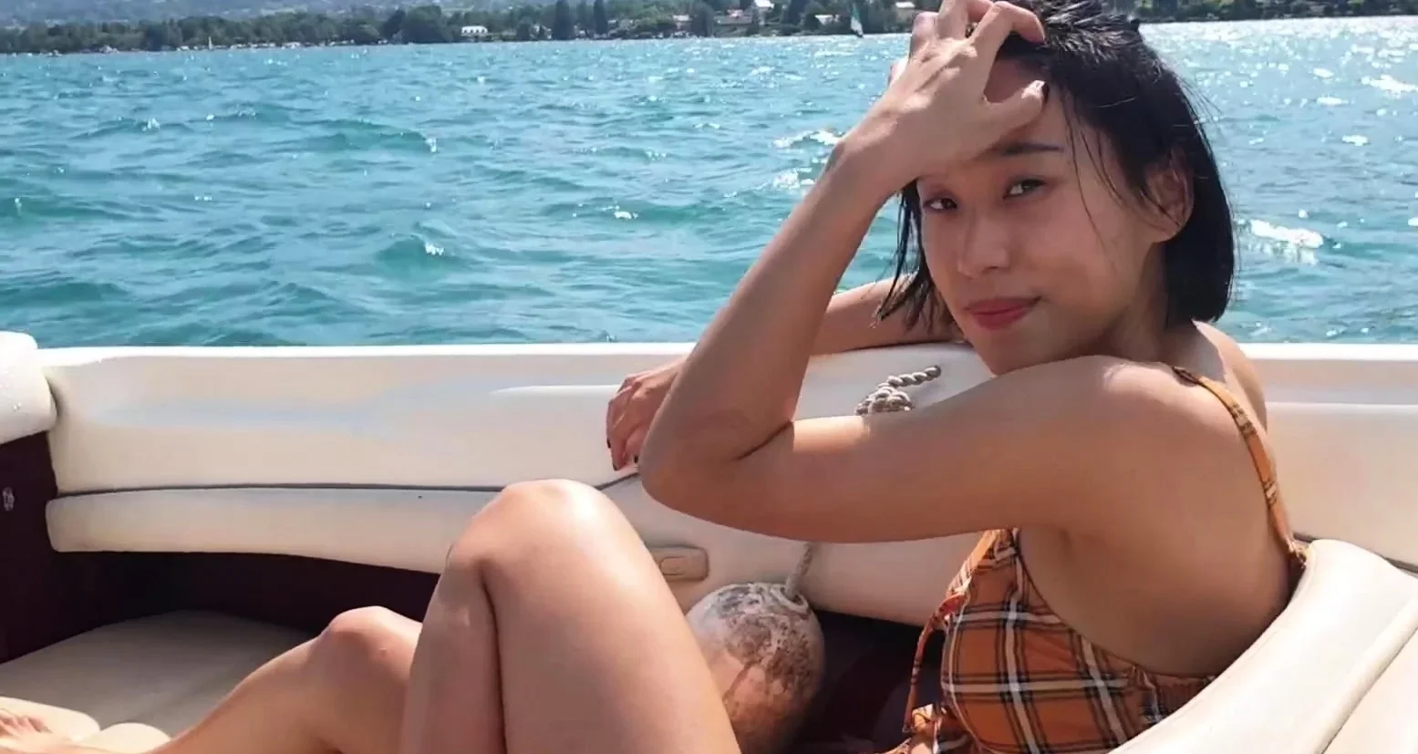 Amateur Asian teen sucks a big cock