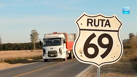Maria Victoria Cavalli and Maria Belen Villemur - Ruta 69 4 (2001)