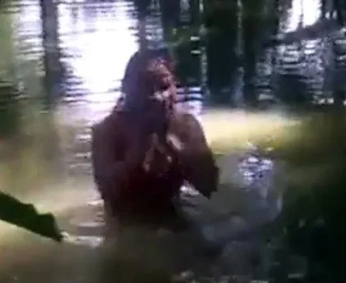 bangla girl rina bathing in pond