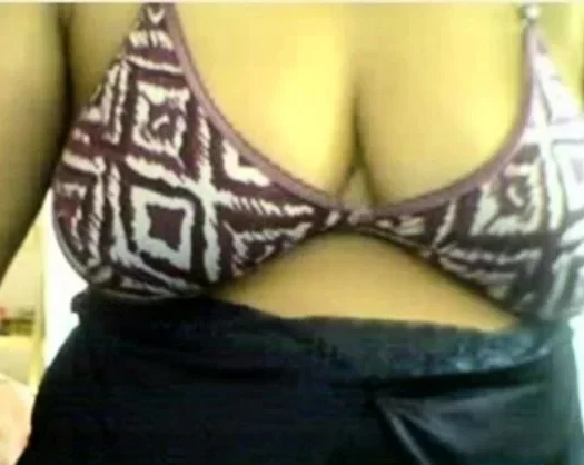 Delhi bhabhi playing with herself