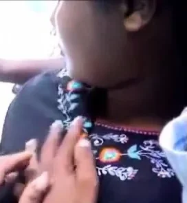 22 hot aunty boobs press