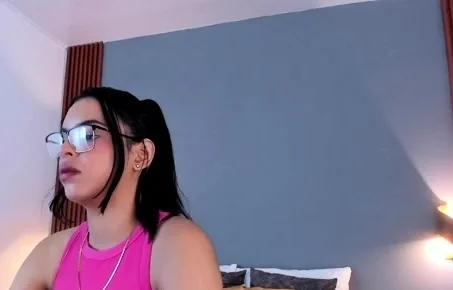 Brunette Solo Webcam Masturbation