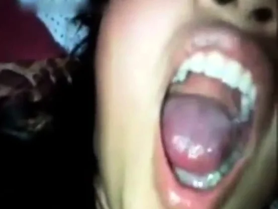 Amateur cute Asian teen mouthful