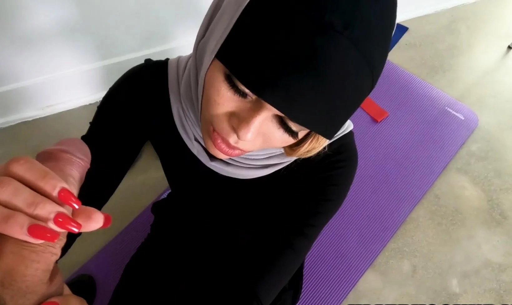 Arab hijab teen fucks personal trainer