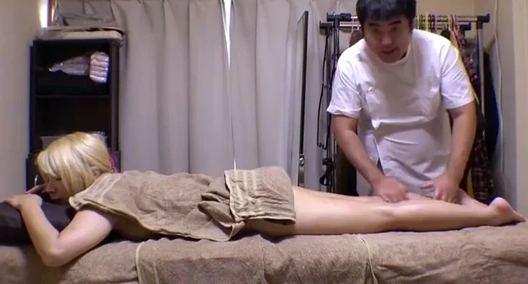 Cute amateur asian gives a wet blowjob