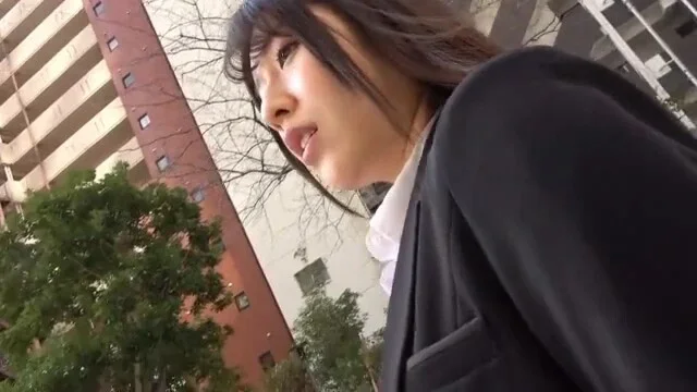 巨乳女子大生がパンスト破られバイブ責めと手マンで腰モゾモゾ感じまくり