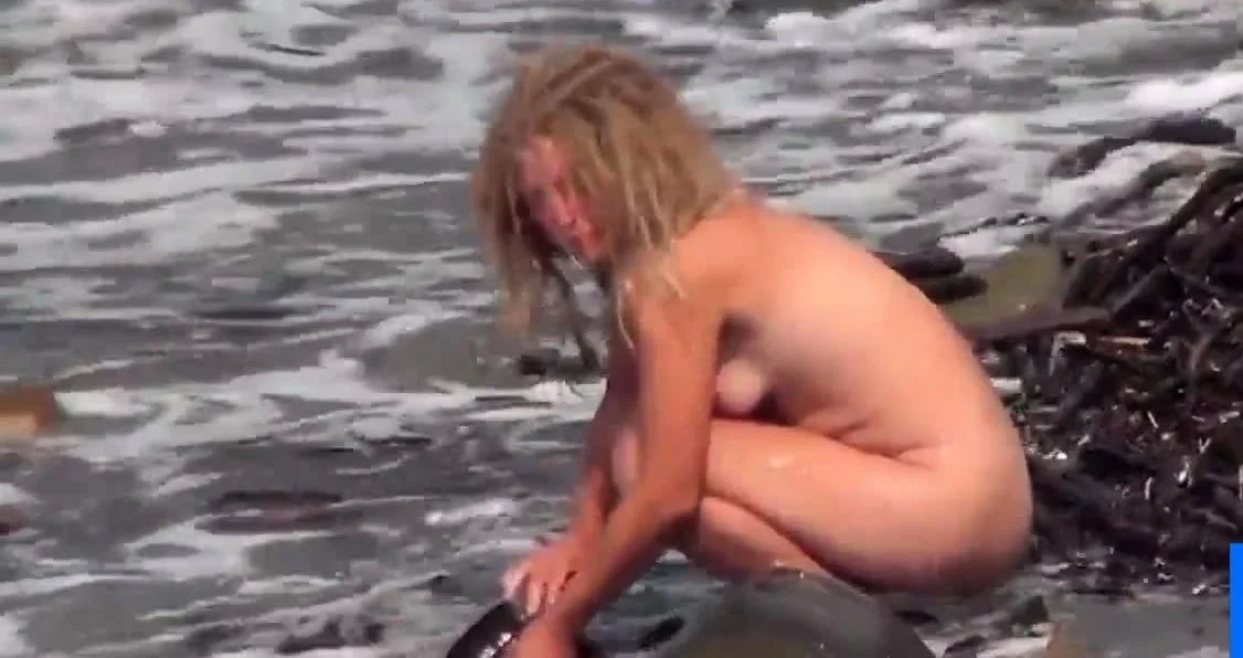 Voyeur - Homeless Hippy Cleans Up