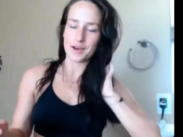 Naughty coed spanks her perky butt in the chatroom