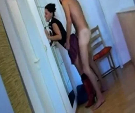 andrea prise debout en ecoliere