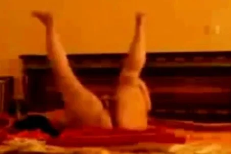 Arabian milf play with herself on cam