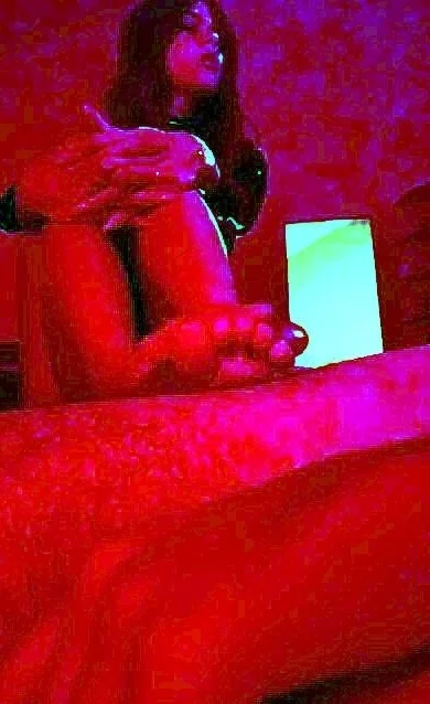 Amateur Foot Fetish Girlfriend Sucks and gives a Footjob
