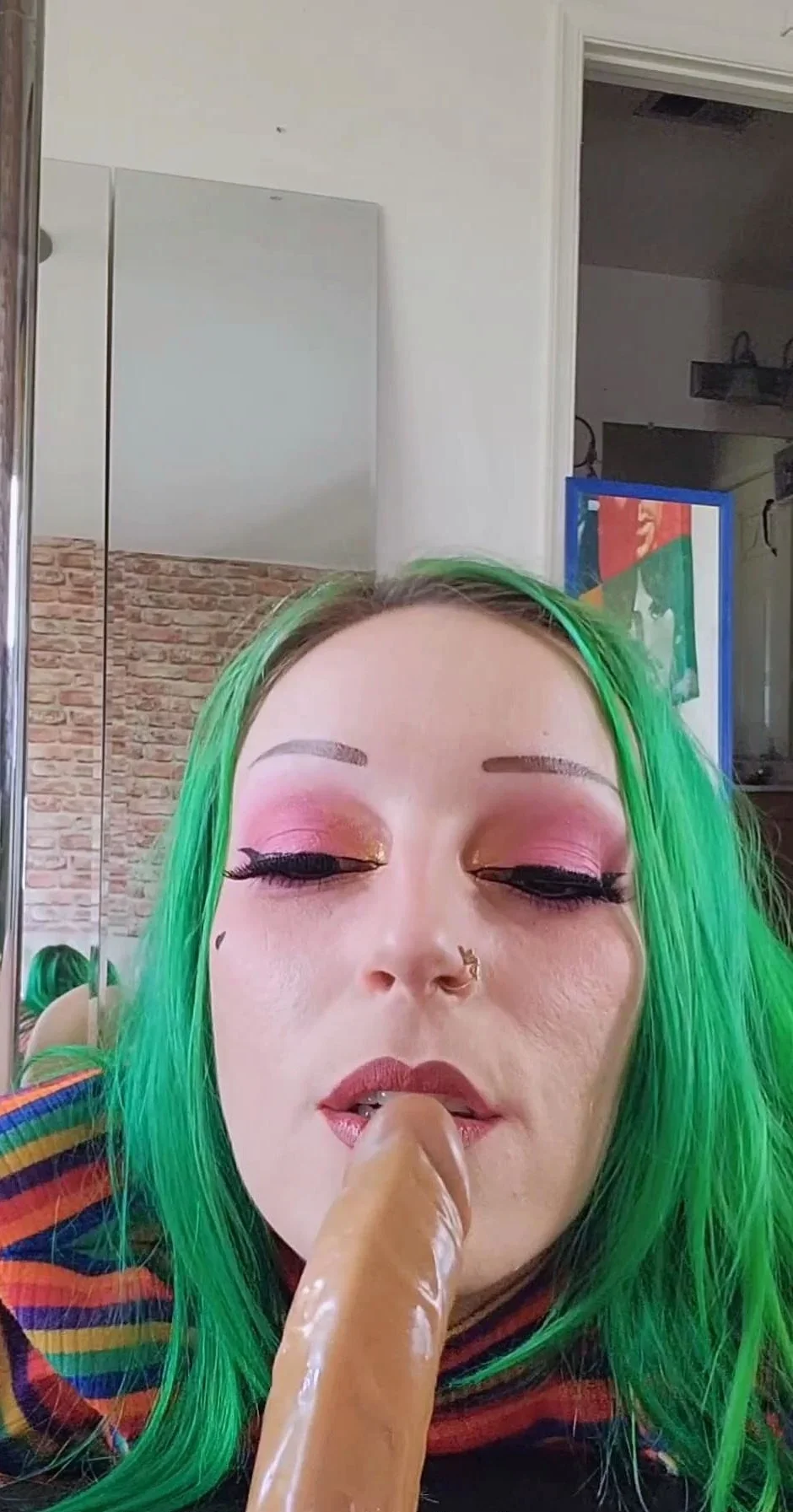 Hot Teen Chloe Toy Masturbates to Orgasm with her Wand