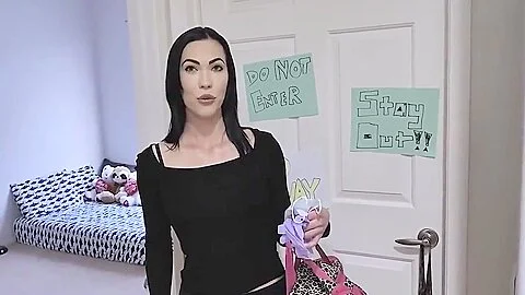 Horny Sis In Quarantine Lockdown Begs To Fuck