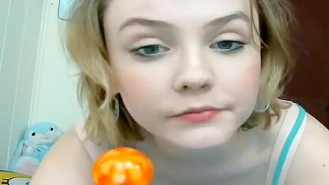 Lovelly Teen Fingers Pussy And Toying Her Ass