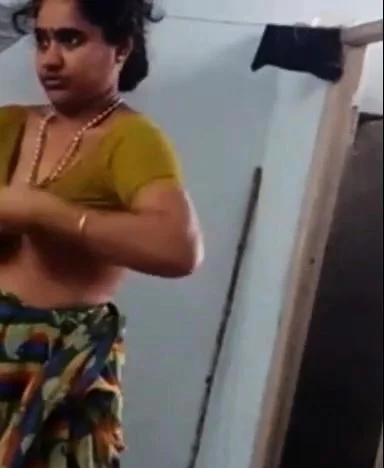 desi with hairy armpit wears saree after bath