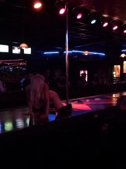 A Really Cheap Porn Movie Amateur Blonde cutdoors Public