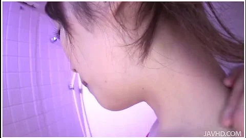 バスルームで潮吹きしちゃいました