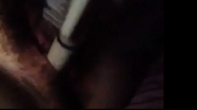 Girlfriend fucks fucks her tight pussy with her hairbrush