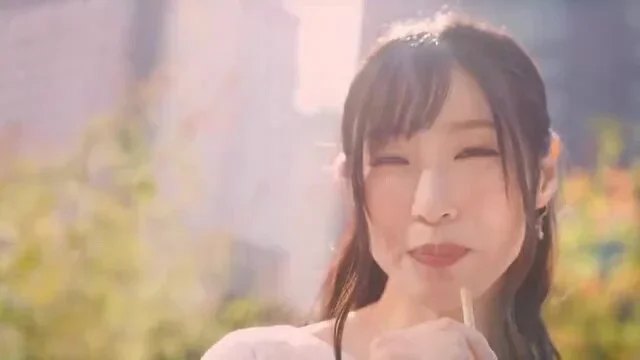 四十路美女が泡でおっぱいを愛撫されてお返しに勃起チンポを泡手コキ
