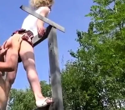 Hungerhaken im Freien durchgerammelt!