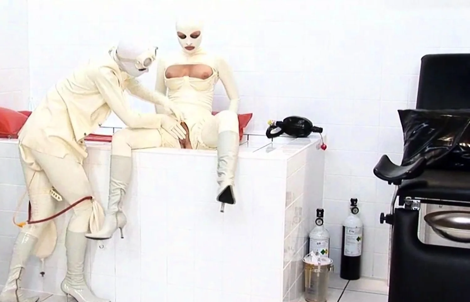 Amateur CDin latex dildoing