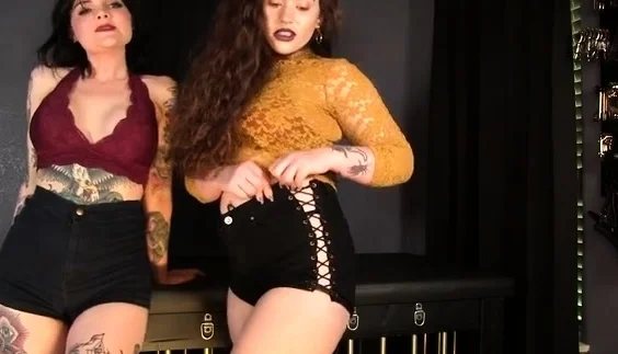 Petra Hunter - Weak For Ass In Denim Shorts