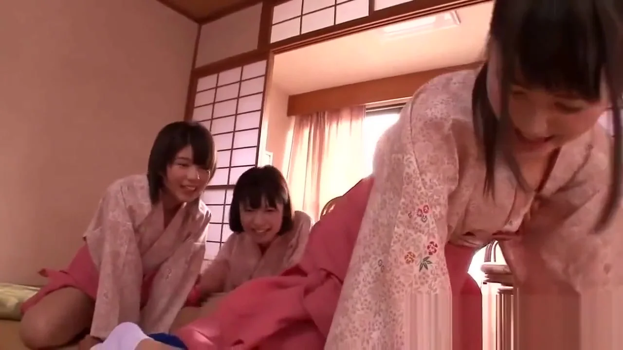 Kimono Girl Turns Oral