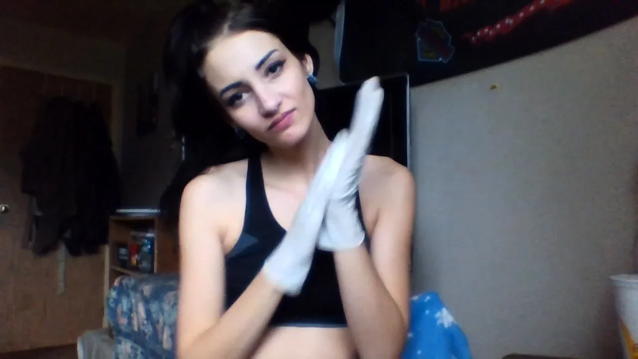 Brunette Solo Webcam Masturbation