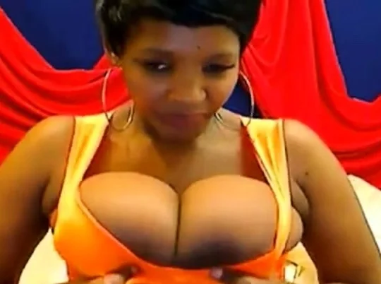 Ebony boobs webcam: Silkytits (3 videos!)