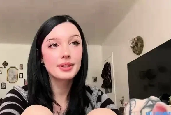 Brunette Solo Webcam Masturbation