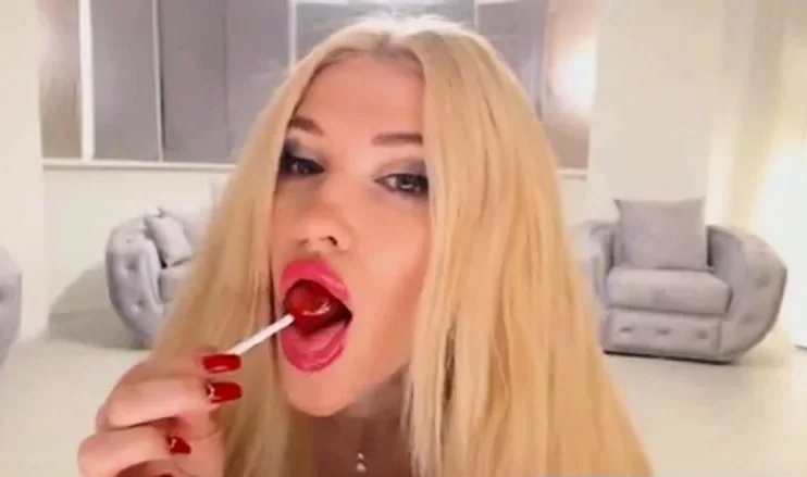 Lipstick Lollipop Tease
