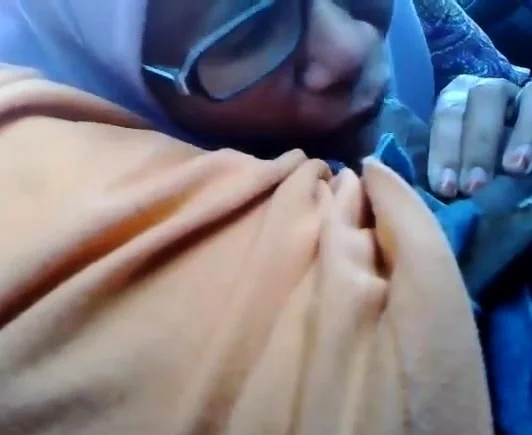 malay-tudung specky isap konek