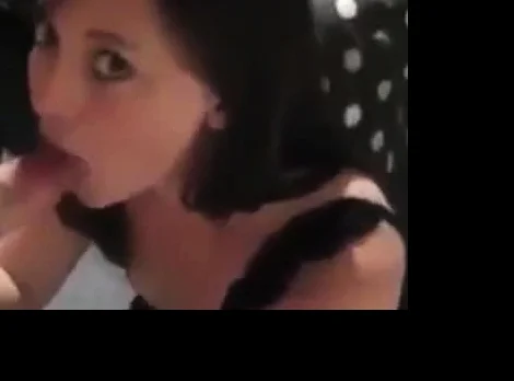 Hot girlfriend gives a nice blowjob with a happy end